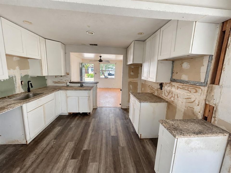 На продажу: $199,900 (3 спален, 2 ванн, 1344 Квадратных фут)