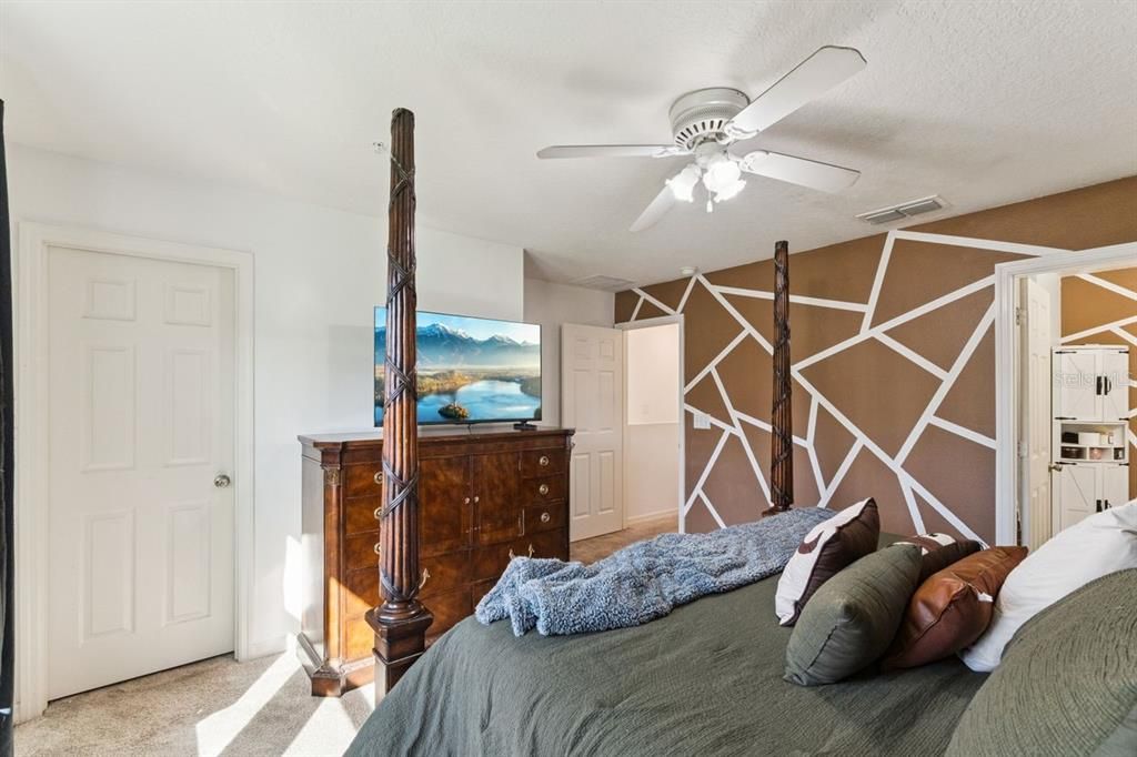 For Sale: $305,000 (3 beds, 2 baths, 1575 Square Feet)