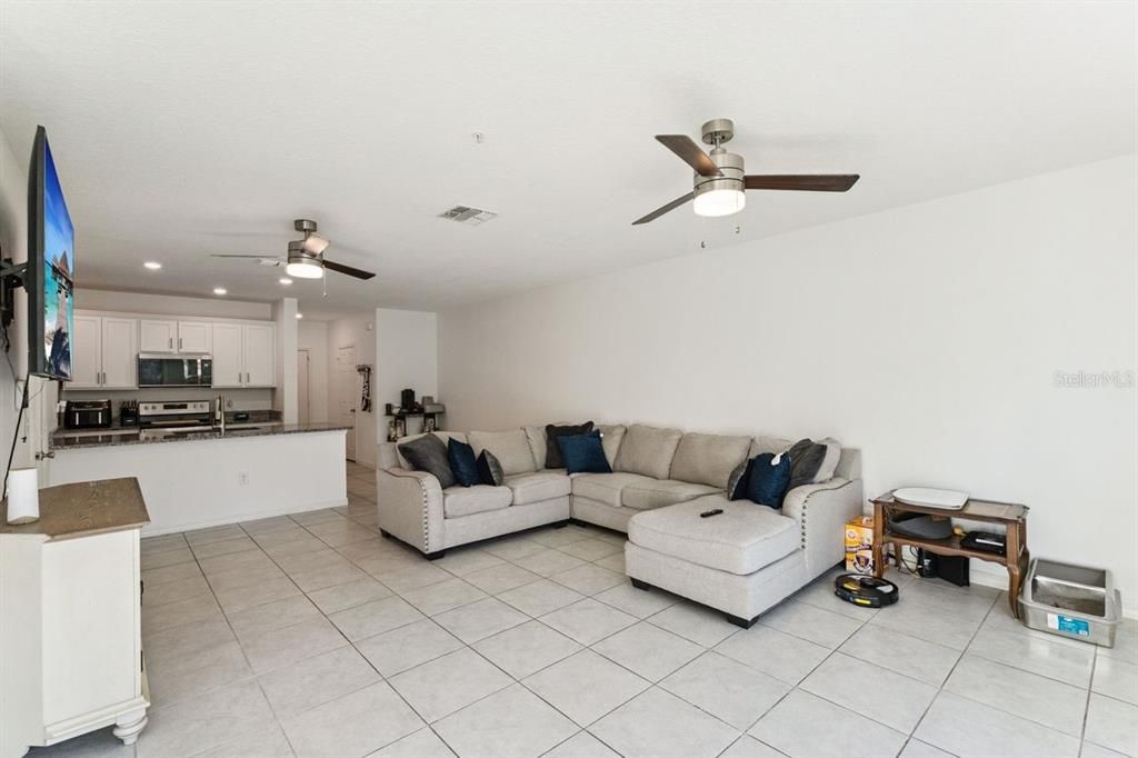 For Sale: $305,000 (3 beds, 2 baths, 1575 Square Feet)