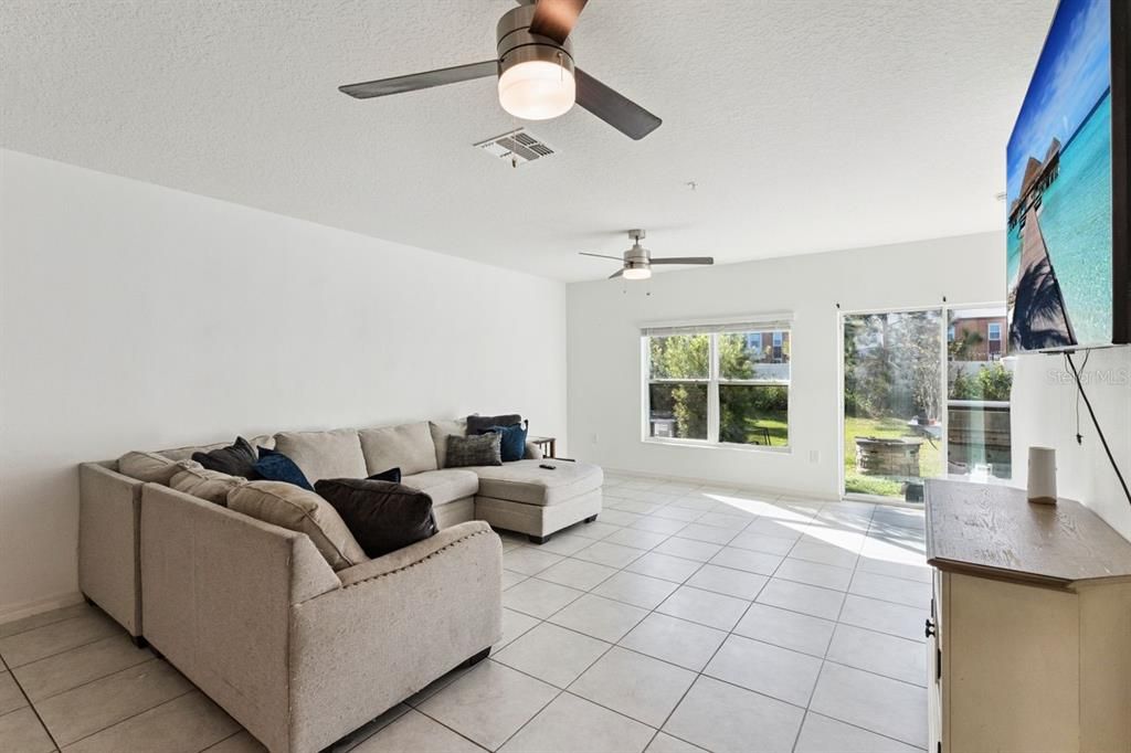 For Sale: $305,000 (3 beds, 2 baths, 1575 Square Feet)