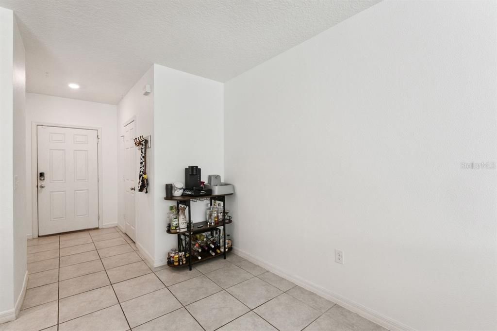 For Sale: $305,000 (3 beds, 2 baths, 1575 Square Feet)