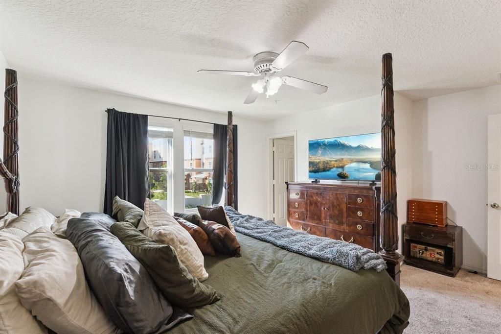 For Sale: $305,000 (3 beds, 2 baths, 1575 Square Feet)