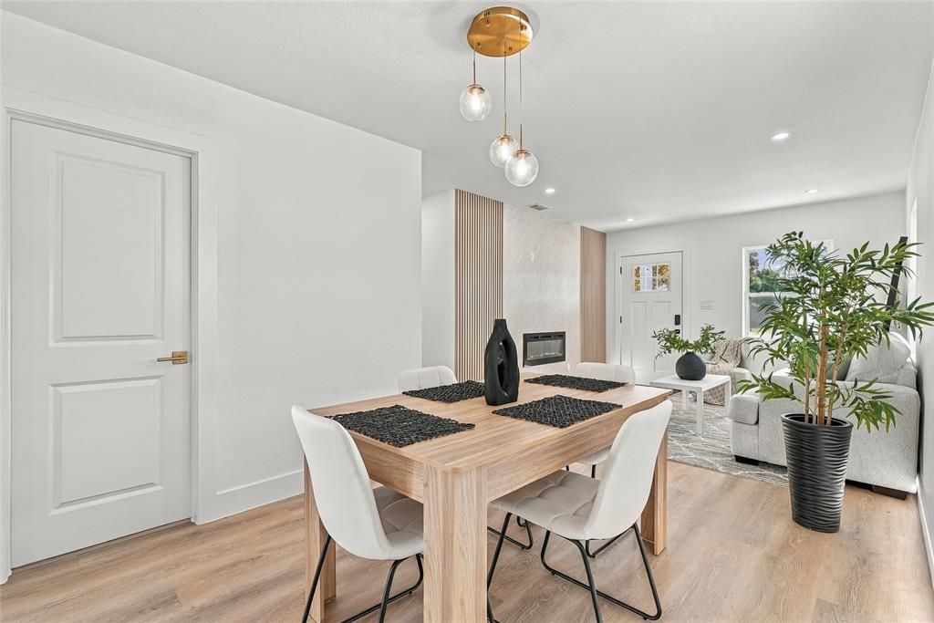 На продажу: $599,900 (4 спален, 2 ванн, 1454 Квадратных фут)