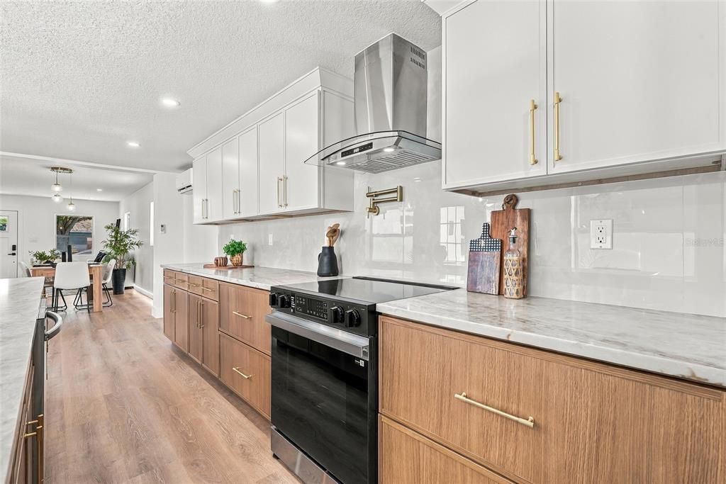 На продажу: $599,900 (4 спален, 2 ванн, 1454 Квадратных фут)