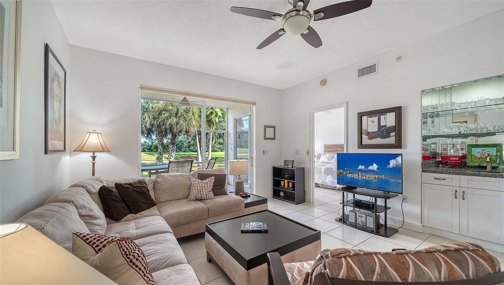 For Sale: $269,000 (2 beds, 2 baths, 1238 Square Feet)
