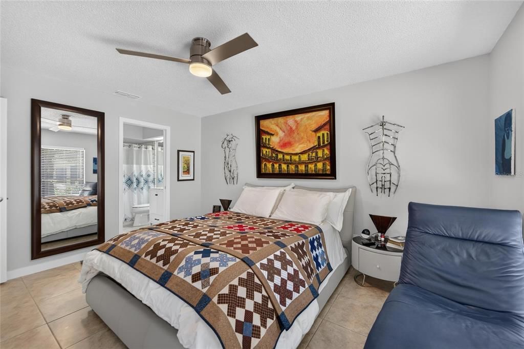 For Sale: $142,000 (2 beds, 2 baths, 1073 Square Feet)
