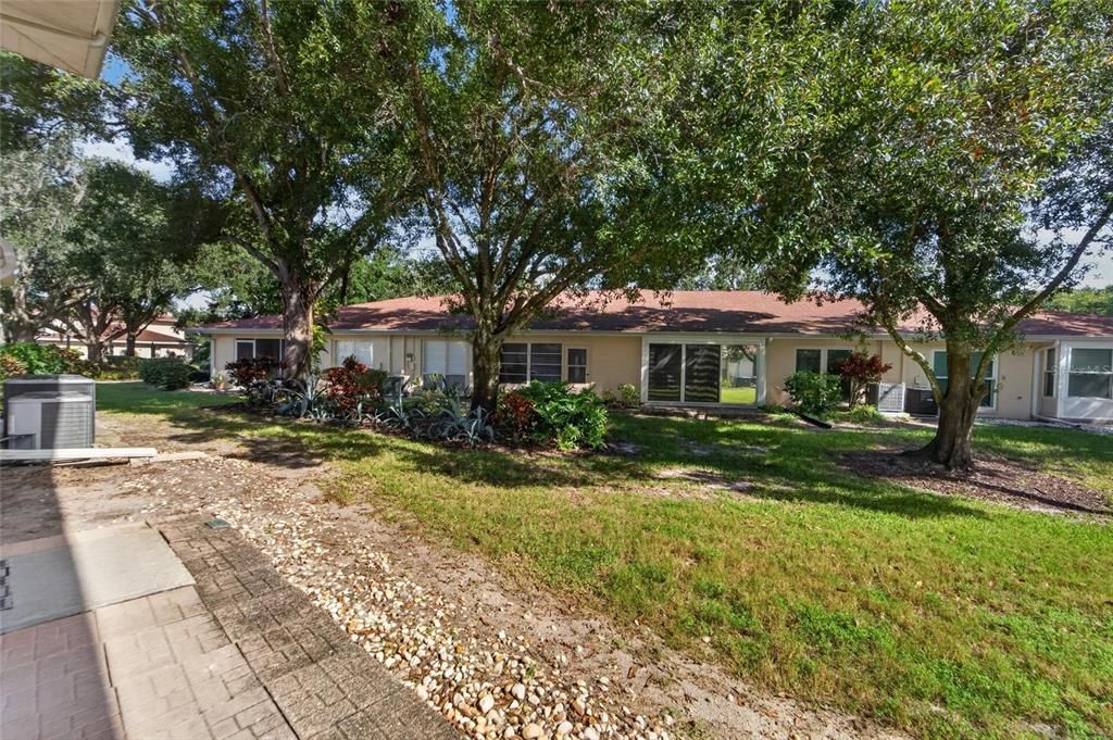 For Sale: $142,000 (2 beds, 2 baths, 1073 Square Feet)