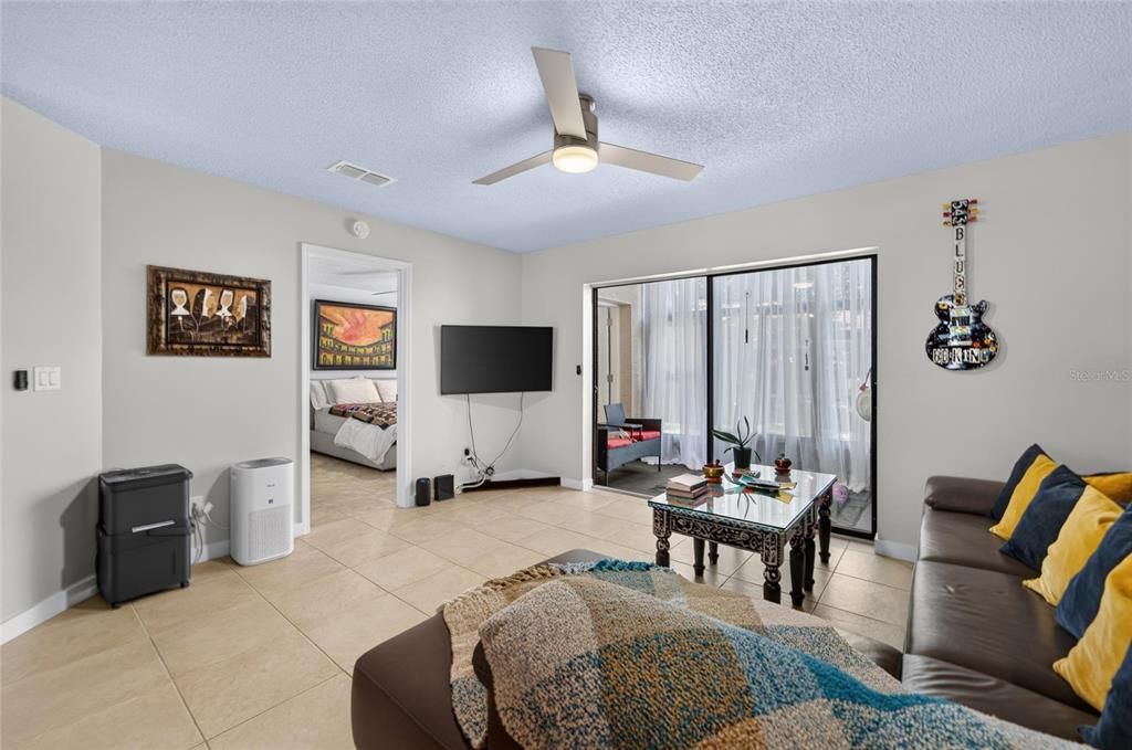 For Sale: $142,000 (2 beds, 2 baths, 1073 Square Feet)