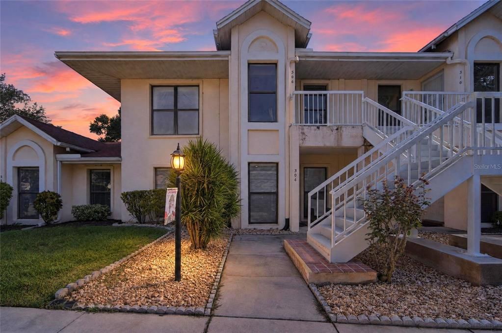 For Sale: $142,000 (2 beds, 2 baths, 1073 Square Feet)