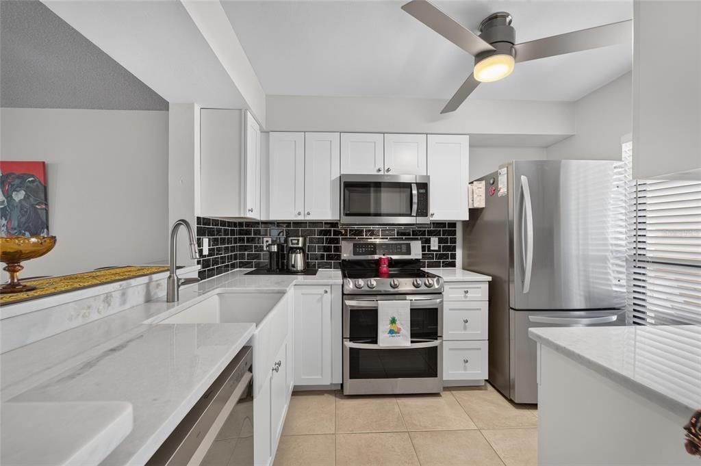 For Sale: $142,000 (2 beds, 2 baths, 1073 Square Feet)