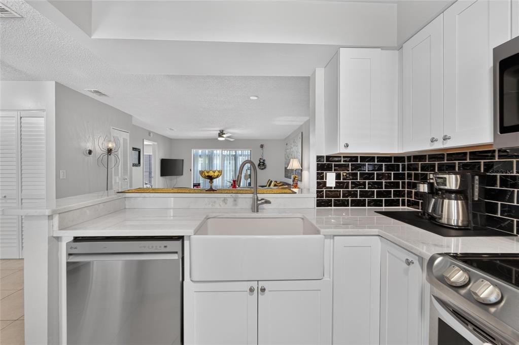 For Sale: $142,000 (2 beds, 2 baths, 1073 Square Feet)