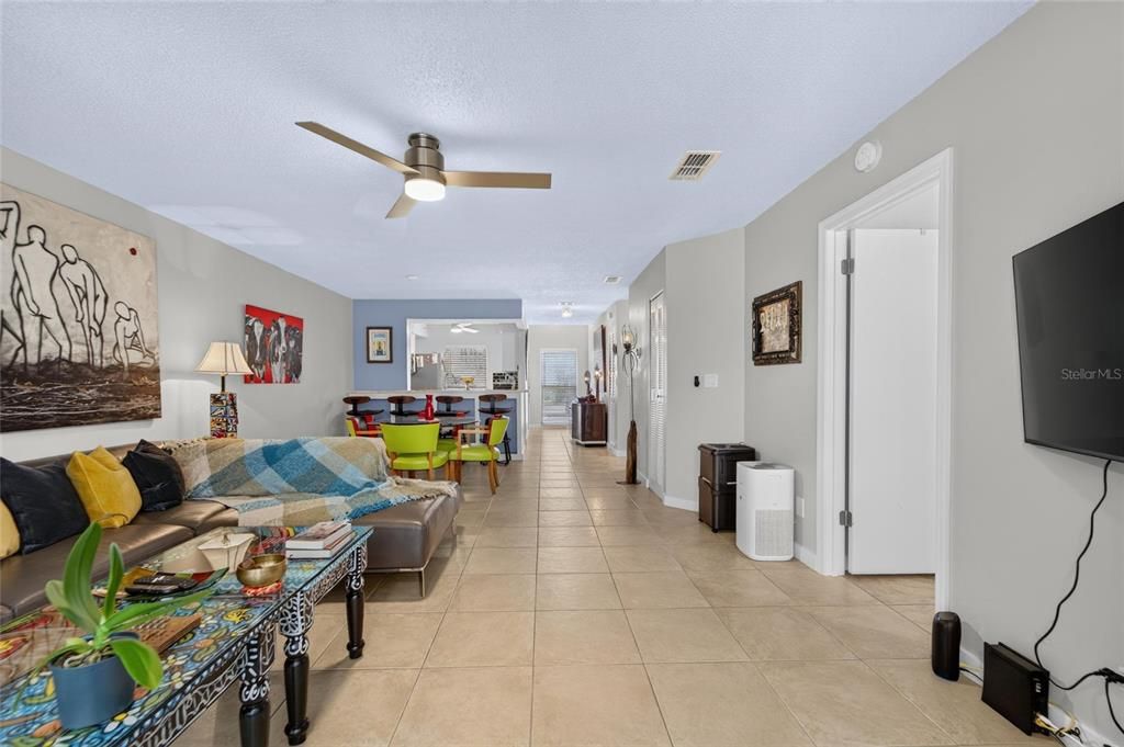 For Sale: $142,000 (2 beds, 2 baths, 1073 Square Feet)