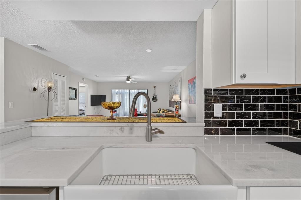 For Sale: $142,000 (2 beds, 2 baths, 1073 Square Feet)