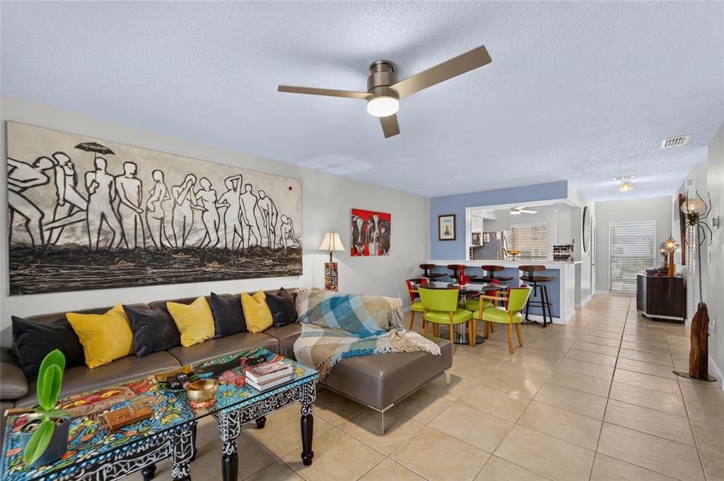 For Sale: $142,000 (2 beds, 2 baths, 1073 Square Feet)
