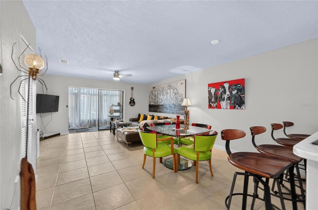 For Sale: $142,000 (2 beds, 2 baths, 1073 Square Feet)