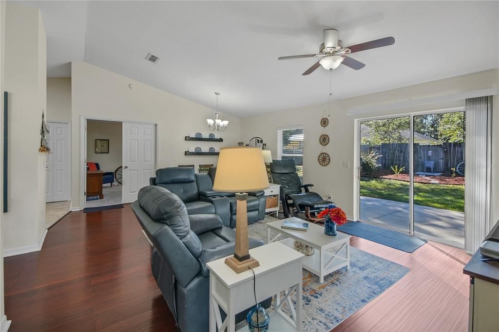 For Sale: $307,000 (4 beds, 2 baths, 1642 Square Feet)