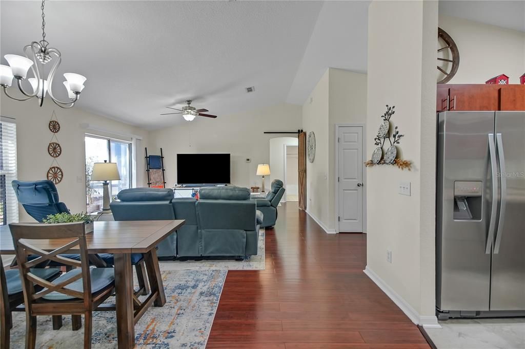 For Sale: $307,000 (4 beds, 2 baths, 1642 Square Feet)