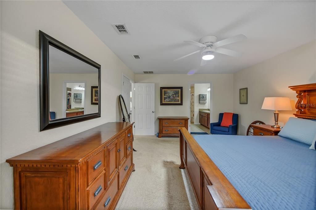 For Sale: $307,000 (4 beds, 2 baths, 1642 Square Feet)