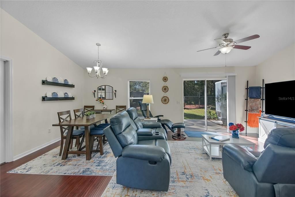 For Sale: $307,000 (4 beds, 2 baths, 1642 Square Feet)