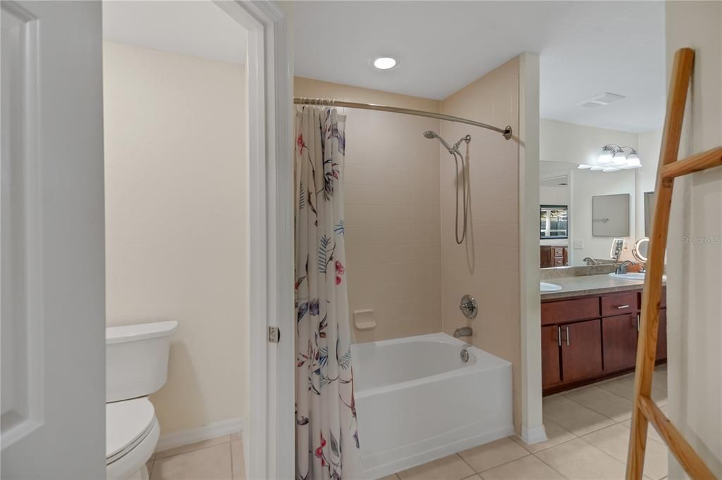For Sale: $307,000 (4 beds, 2 baths, 1642 Square Feet)