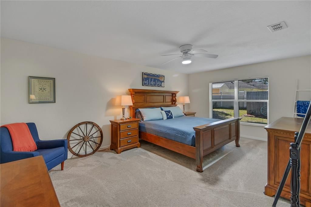 For Sale: $307,000 (4 beds, 2 baths, 1642 Square Feet)