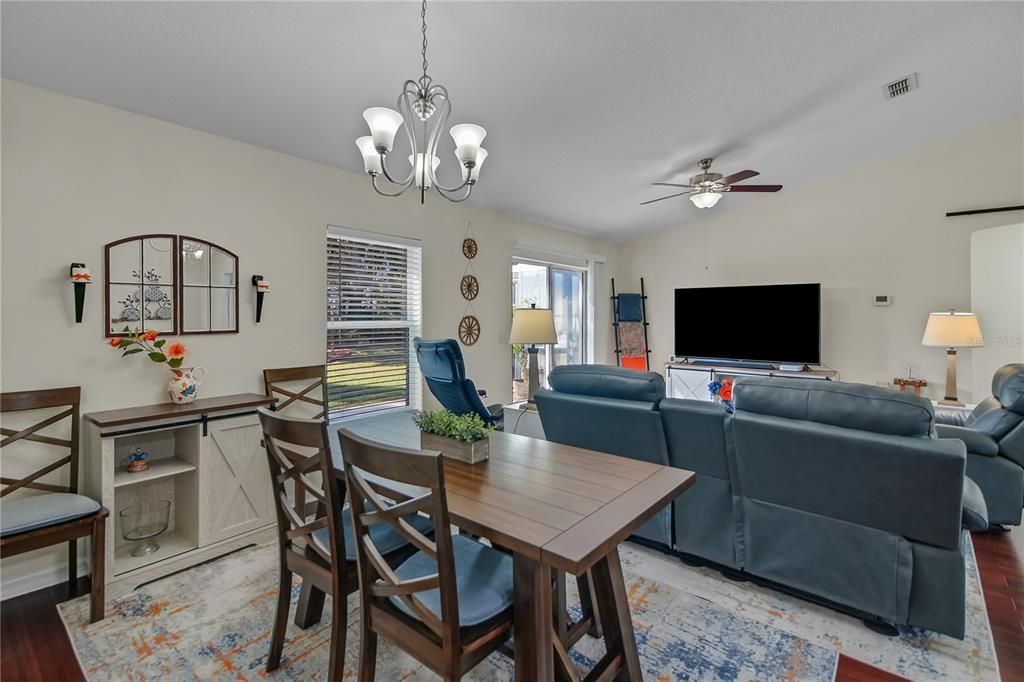 For Sale: $307,000 (4 beds, 2 baths, 1642 Square Feet)