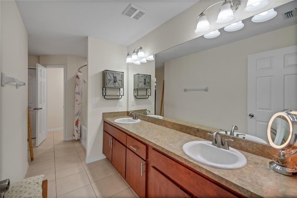 For Sale: $307,000 (4 beds, 2 baths, 1642 Square Feet)