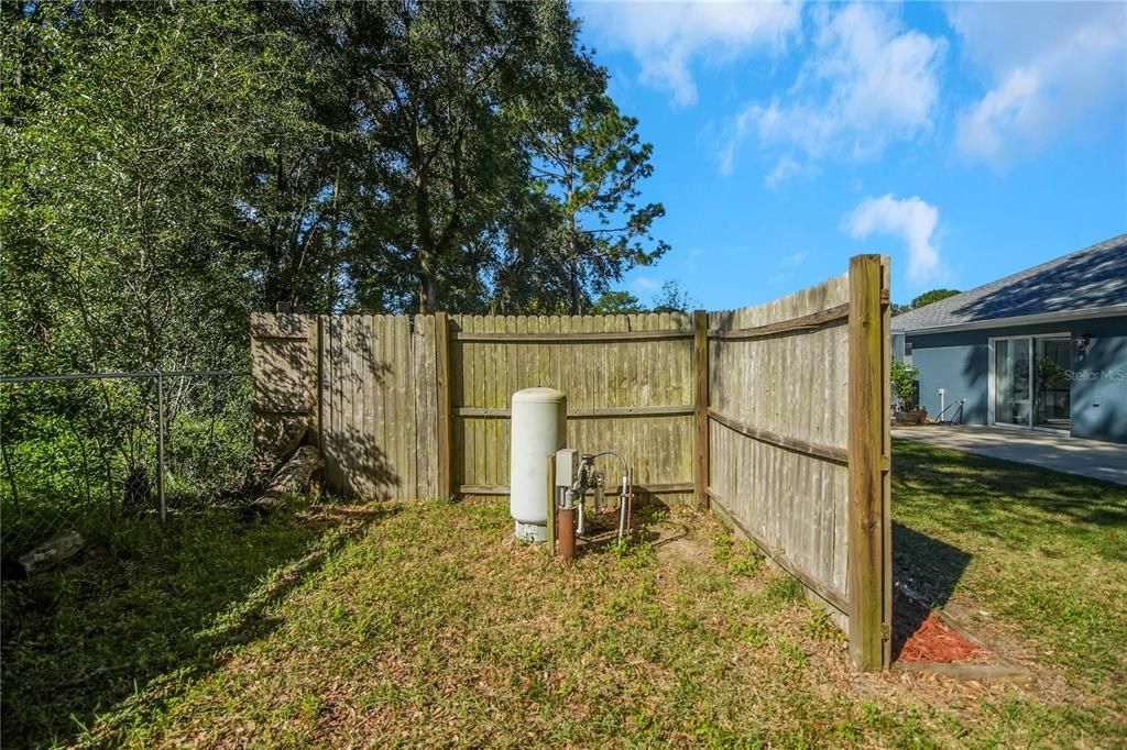 For Sale: $307,000 (4 beds, 2 baths, 1642 Square Feet)
