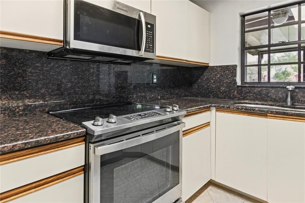For Sale: $424,900 (3 beds, 2 baths, 1521 Square Feet)