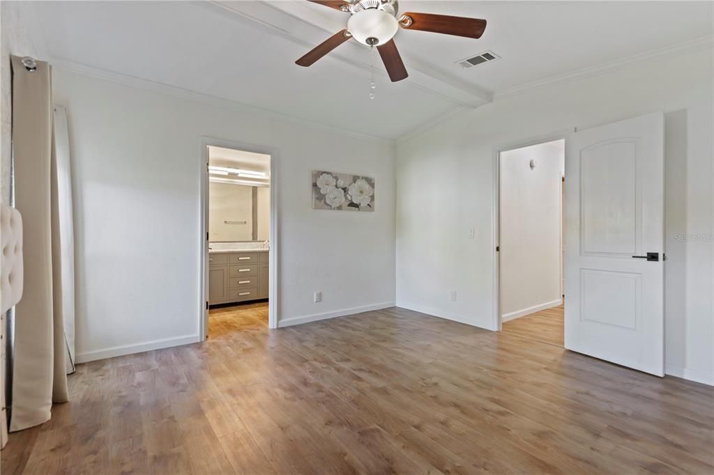 For Sale: $250,000 (2 beds, 2 baths, 1518 Square Feet)