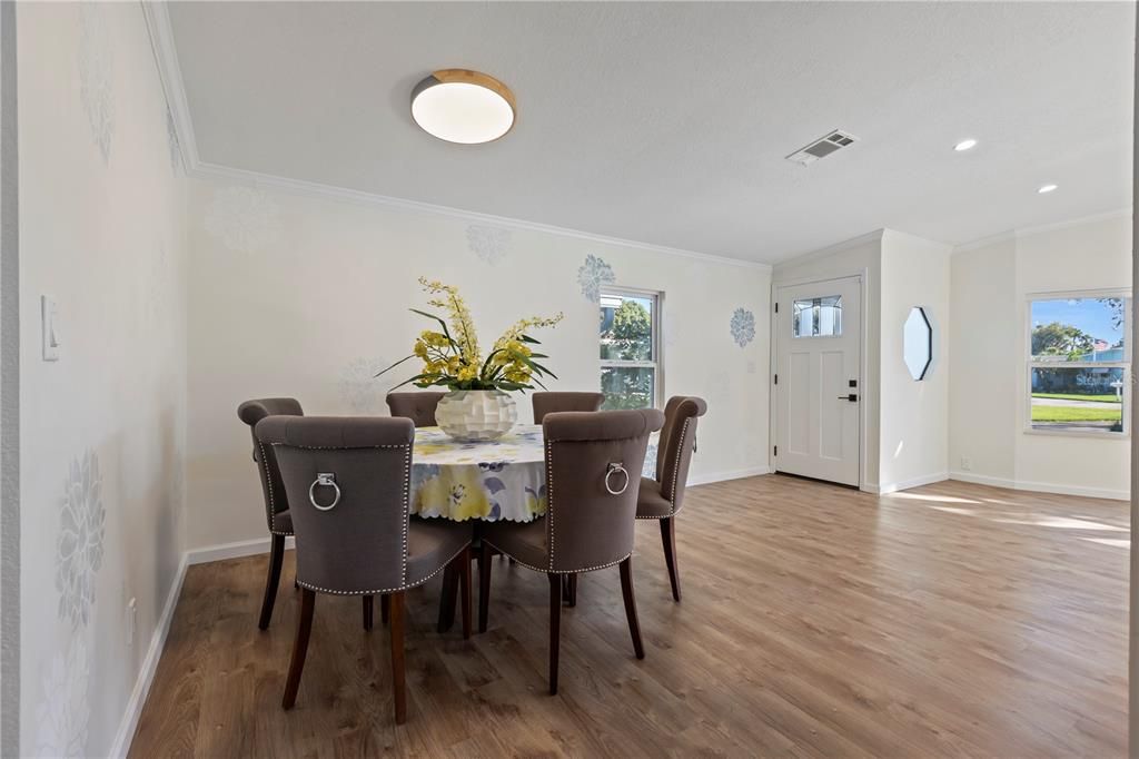 For Sale: $250,000 (2 beds, 2 baths, 1518 Square Feet)