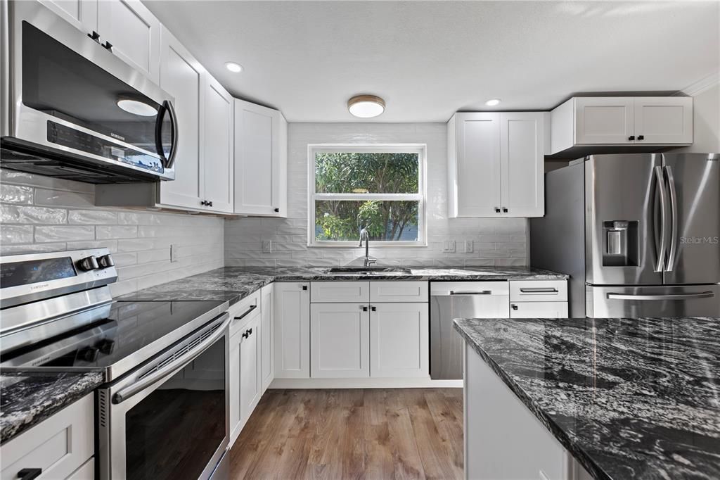 For Sale: $250,000 (2 beds, 2 baths, 1518 Square Feet)