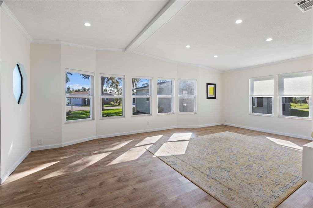 For Sale: $250,000 (2 beds, 2 baths, 1518 Square Feet)