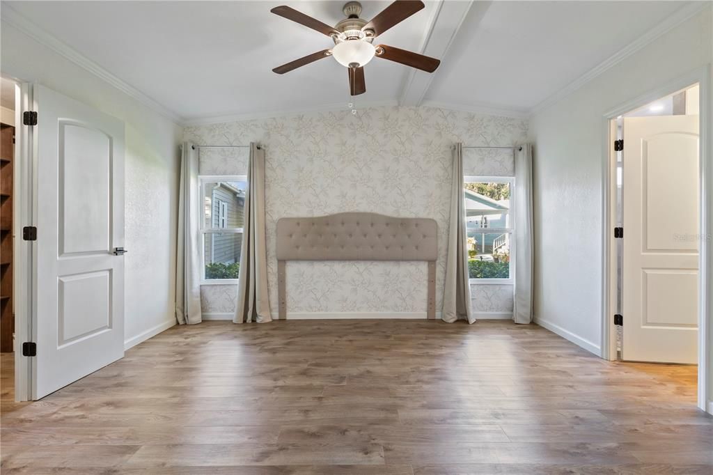For Sale: $250,000 (2 beds, 2 baths, 1518 Square Feet)