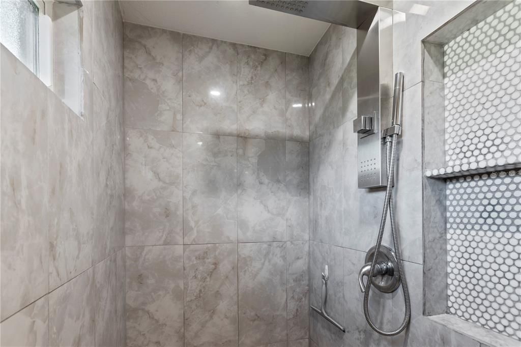 For Sale: $250,000 (2 beds, 2 baths, 1518 Square Feet)