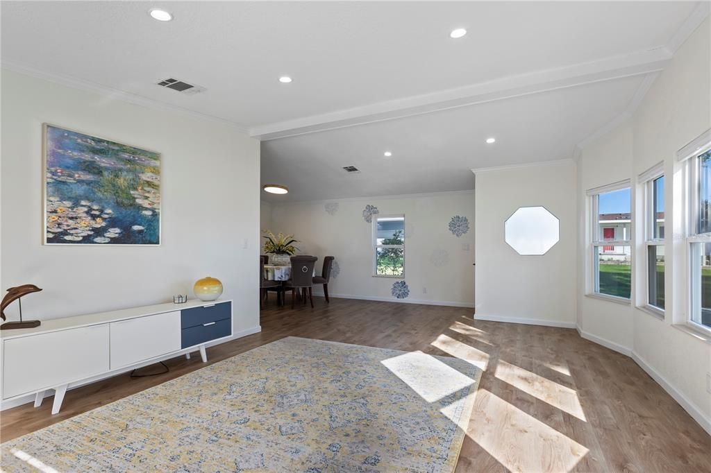 For Sale: $250,000 (2 beds, 2 baths, 1518 Square Feet)