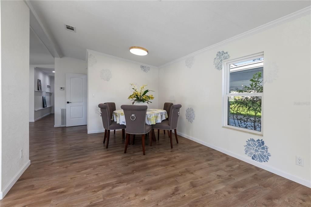 For Sale: $250,000 (2 beds, 2 baths, 1518 Square Feet)