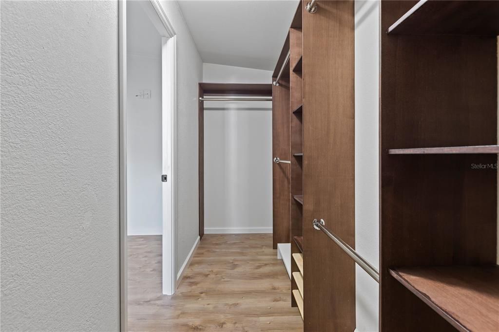 For Sale: $250,000 (2 beds, 2 baths, 1518 Square Feet)