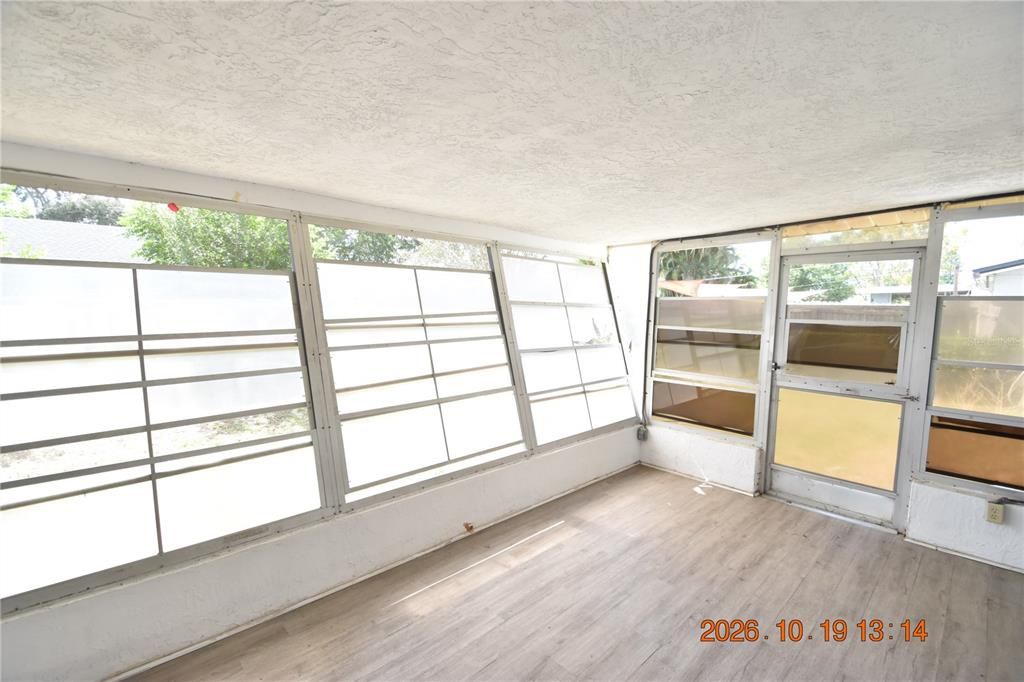 For Rent: $1,650 (2 beds, 1 baths, 1036 Square Feet)