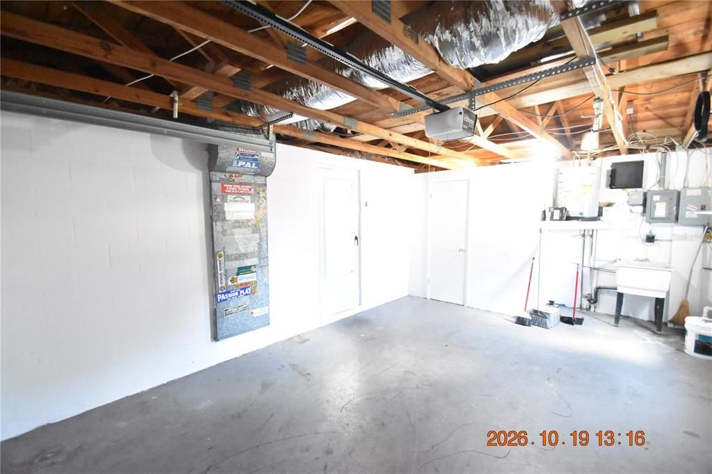 For Rent: $1,650 (2 beds, 1 baths, 1036 Square Feet)