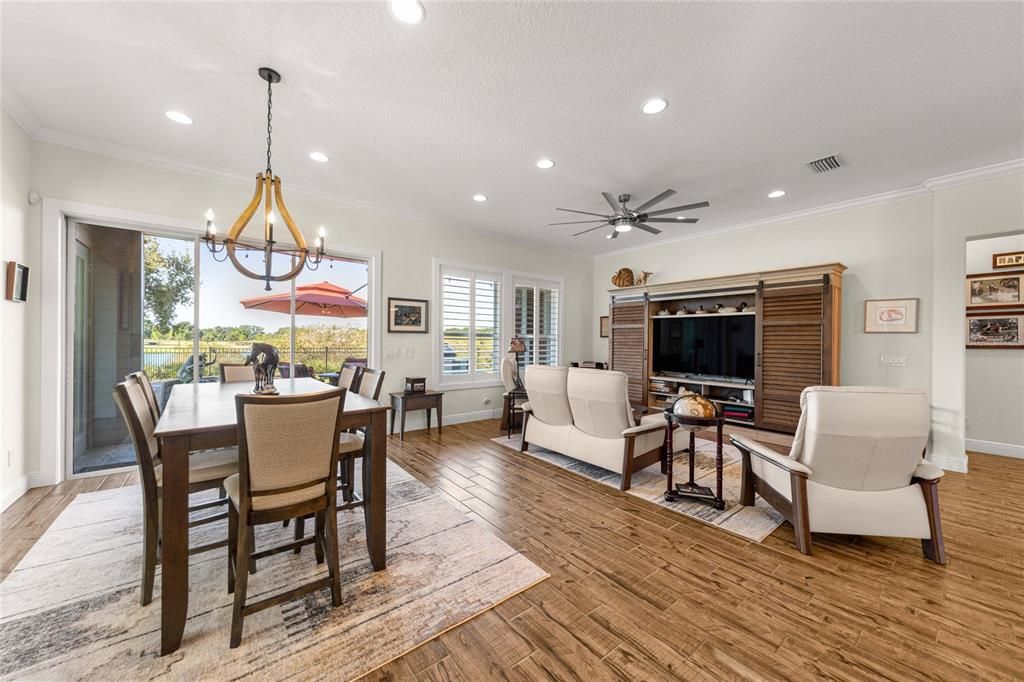 En Venta: $699,000 (2 camas, 2 baños, 2566 Pies cuadrados)
