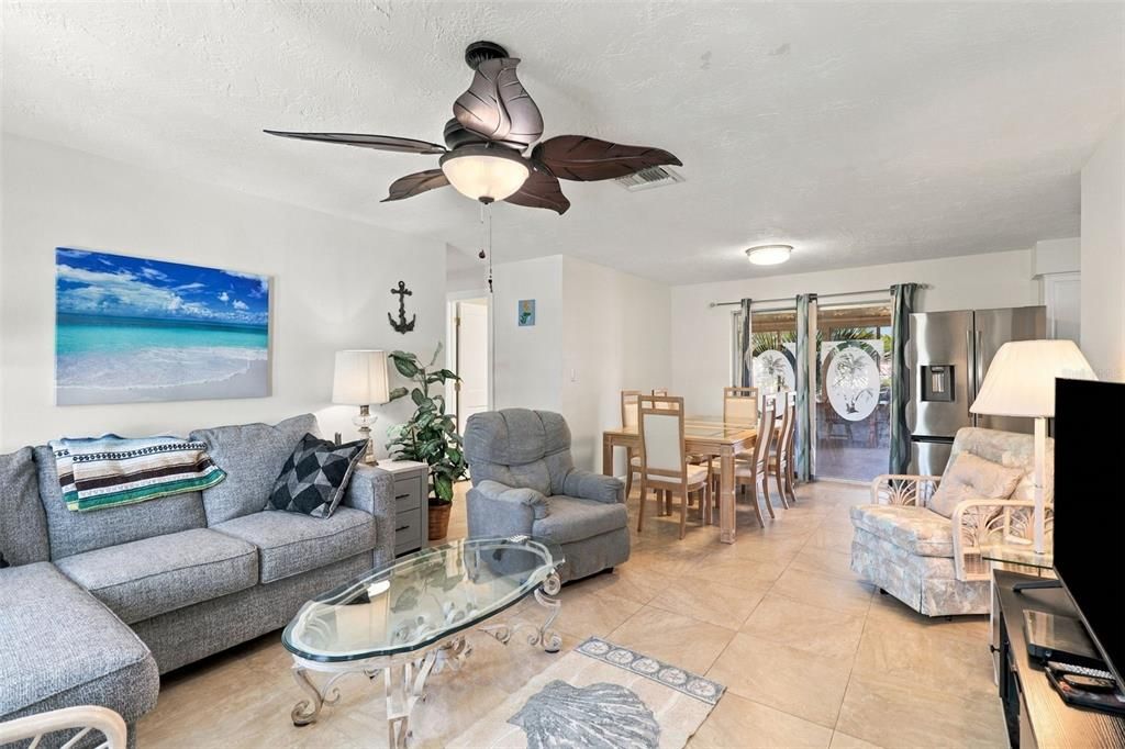 For Sale: $390,000 (3 beds, 2 baths, 1218 Square Feet)