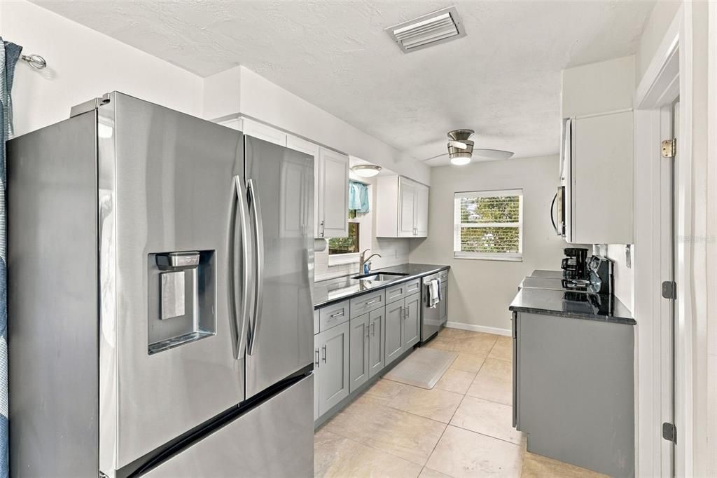 For Sale: $390,000 (3 beds, 2 baths, 1218 Square Feet)