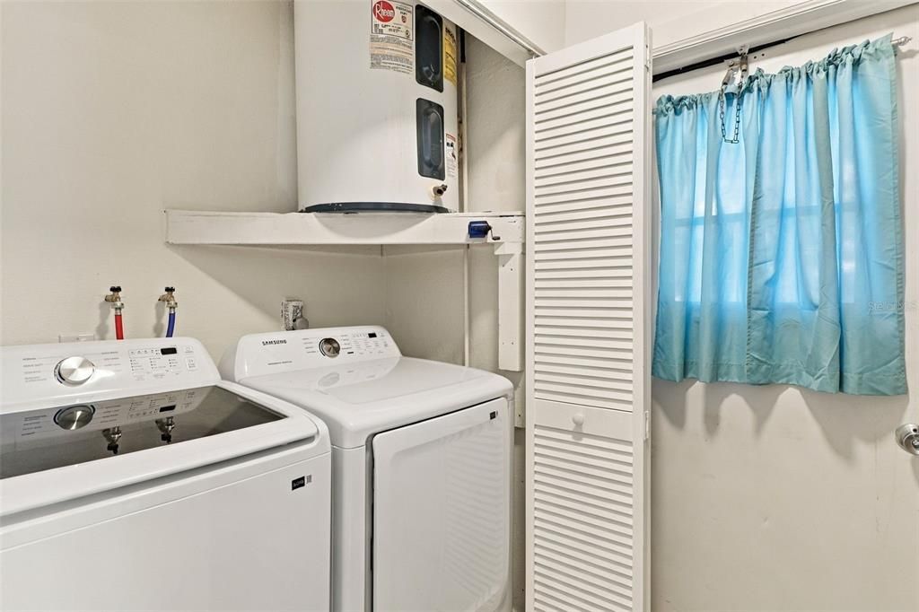 For Sale: $390,000 (3 beds, 2 baths, 1218 Square Feet)