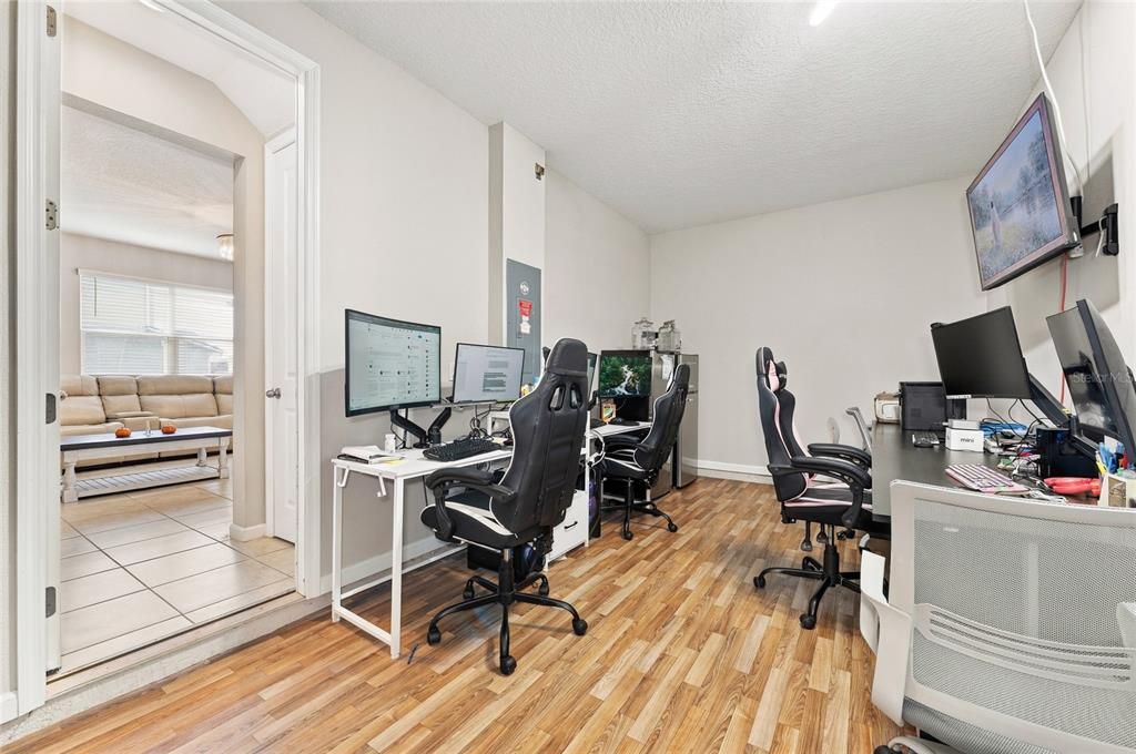 En Venta: $440,000 (5 camas, 3 baños, 2611 Pies cuadrados)
