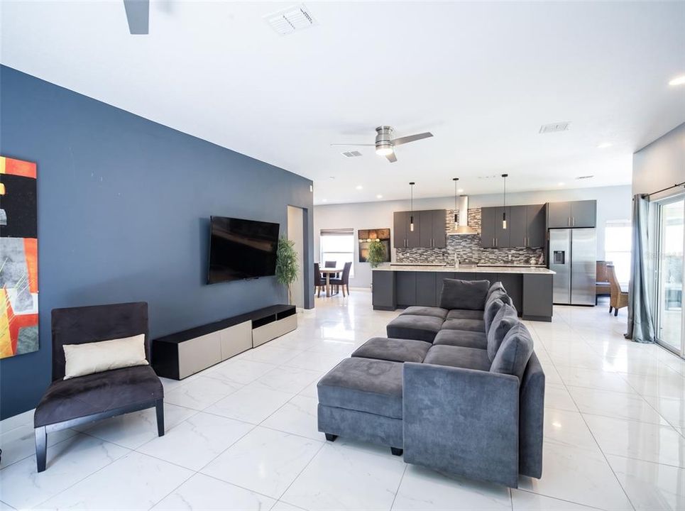 En Venta: $595,000 (4 camas, 3 baños, 2852 Pies cuadrados)