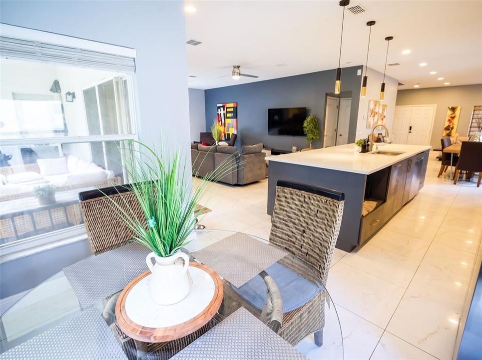 En Venta: $595,000 (4 camas, 3 baños, 2852 Pies cuadrados)