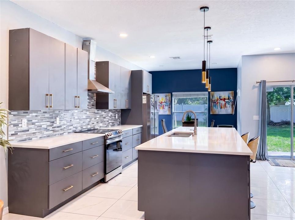 En Venta: $595,000 (4 camas, 3 baños, 2852 Pies cuadrados)