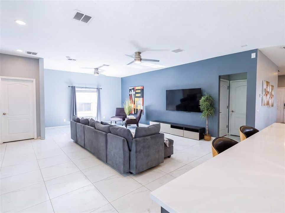 En Venta: $595,000 (4 camas, 3 baños, 2852 Pies cuadrados)