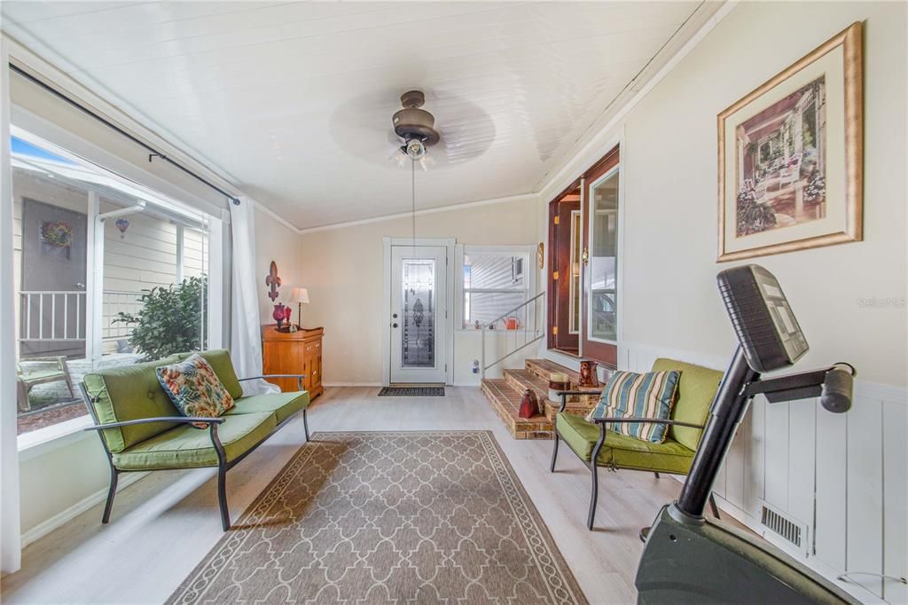 For Sale: $190,000 (3 beds, 3 baths, 1464 Square Feet)
